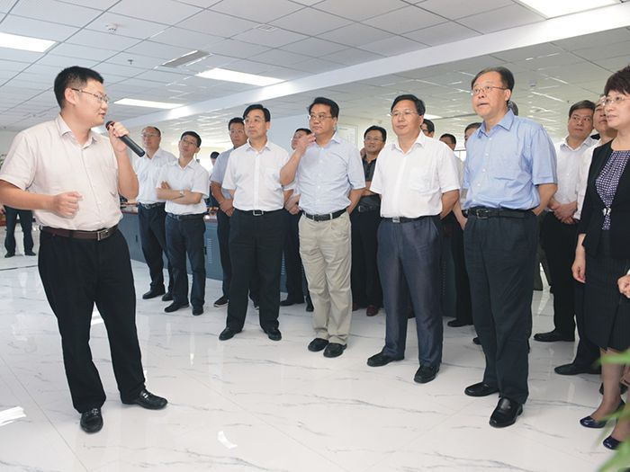 安徽省委常委、合肥市委書記吳存榮，合肥市黨政代表團(tuán)一行蒞臨我集團(tuán)參觀考察